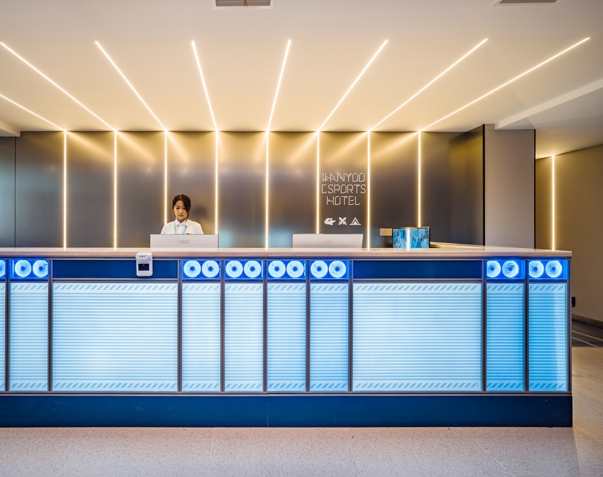 網魚電(dian)競酒店(diàn)江(jiang)漢路店(diàn)